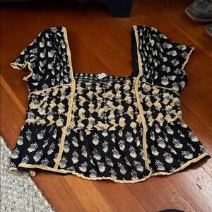 American Eagle Black and Cream Floral Crop Top with Gold Accents
